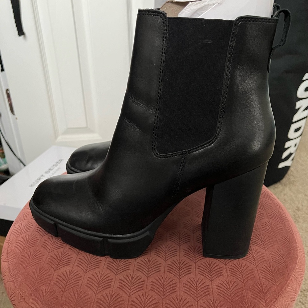 Steve Madden Black boots